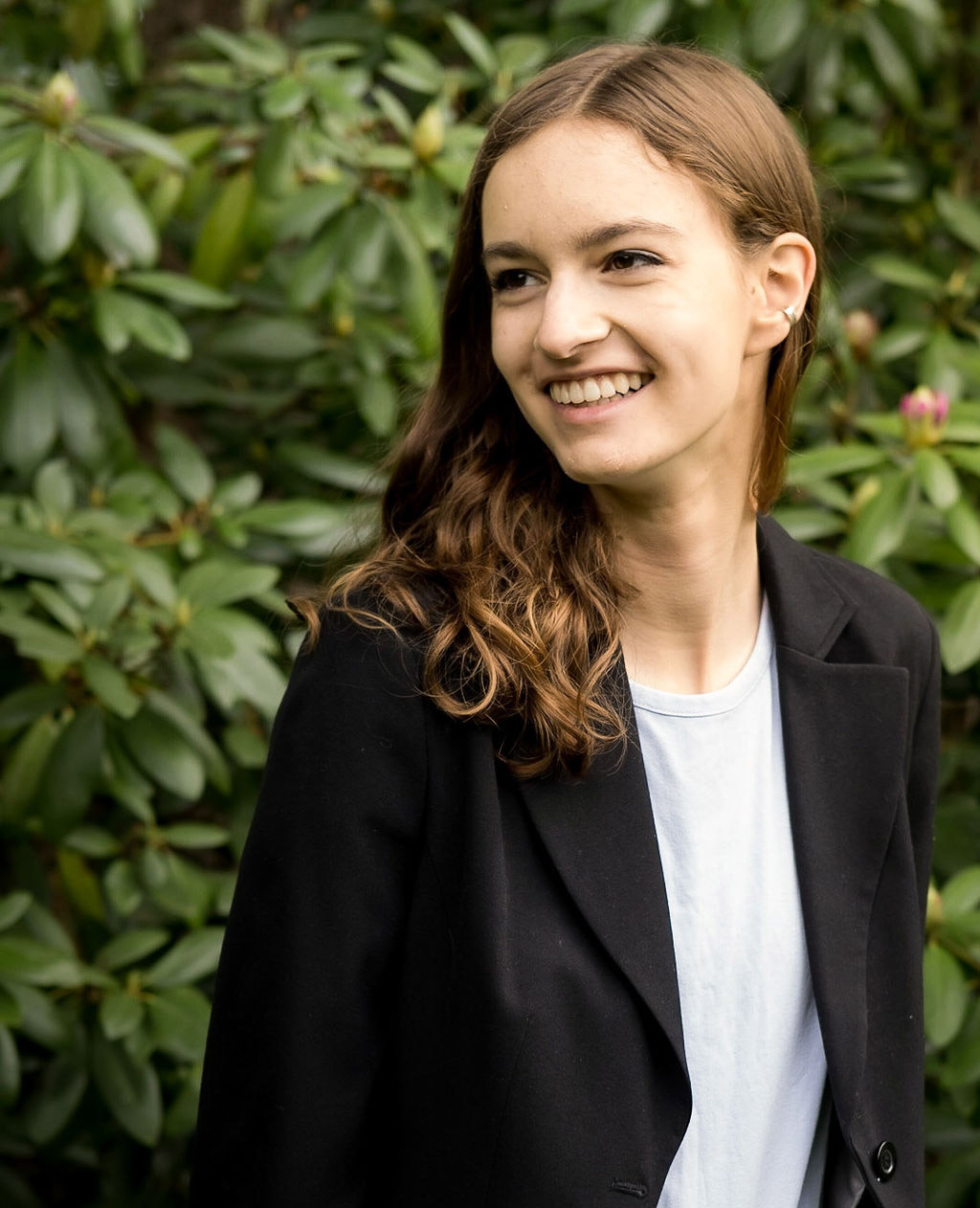 Headshot Photo of Anna Siegel