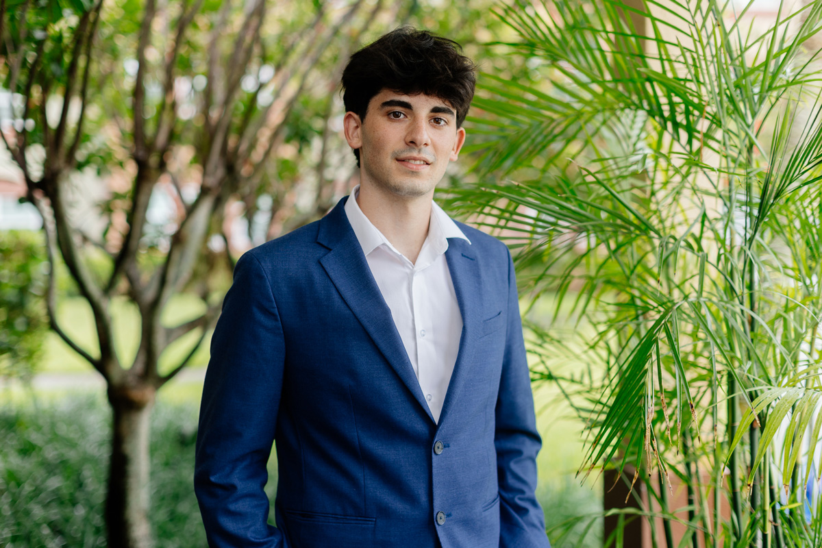 Headshot photo of Aaron Smolyar