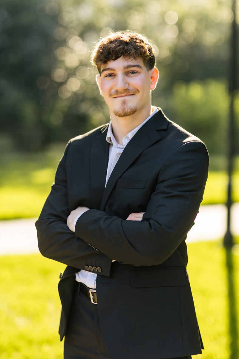 Headshot photo of Drew Mendelow