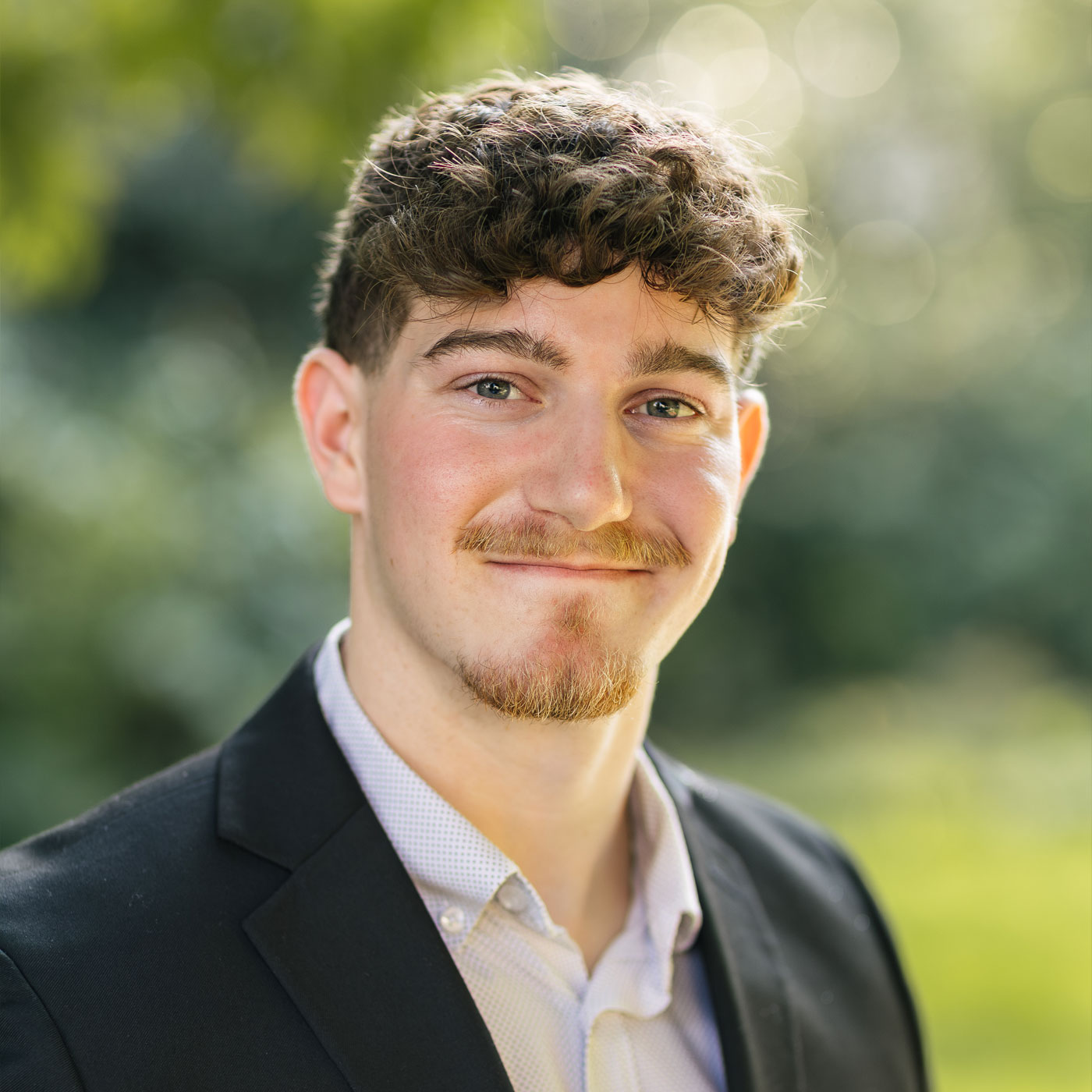 Headshot Photo of Drew Mendelow